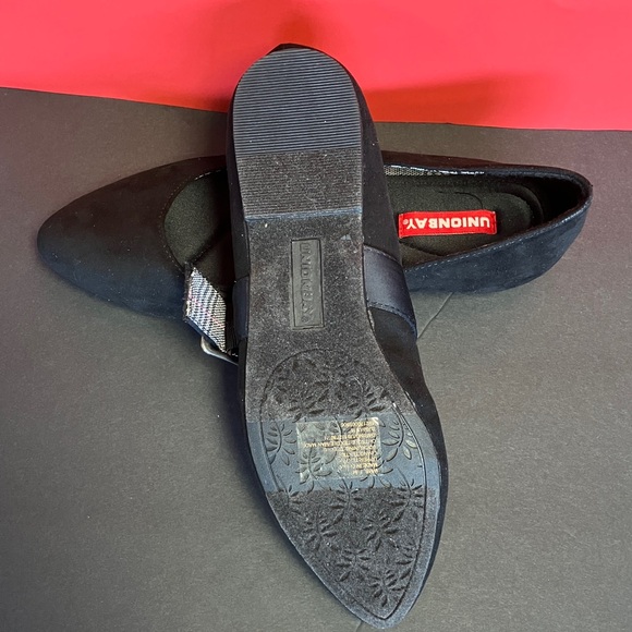 UNIONBAY Women's Black Buckle Flats - Picture 5 of 6